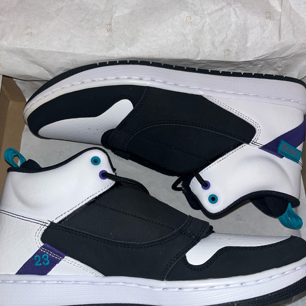 AIR JORDAN FADEAWAY SIZE 9M or 10.5W